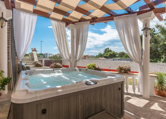 Villa Xxxl Ancora With Heated Pool