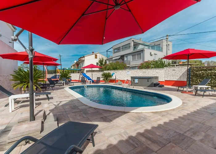 Xxxl Ancora With Heated Pool ヴィラ