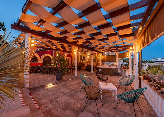 Villa Xxxl Ancora With Heated Pool Turanj