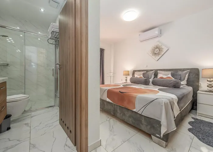 Xxxl Ancora With Heated Pool