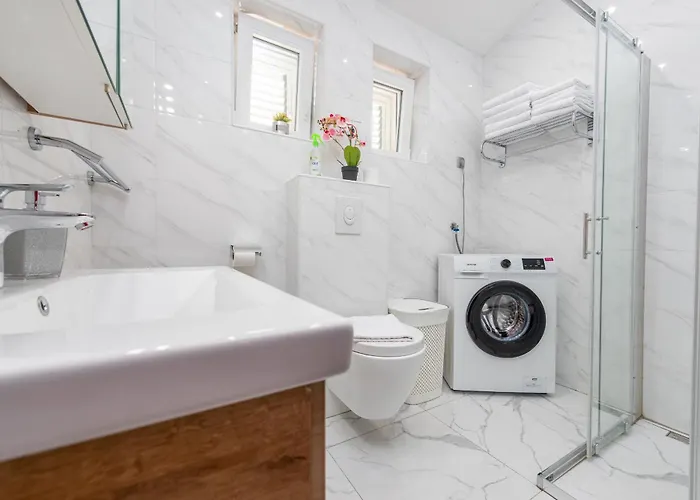 Xxxl Ancora With Heated Pool Turanj