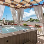 Villa Xxxl Ancora With Heated Pool