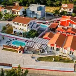 Xxxl Ancora With Heated Pool