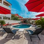 Xxxl Ancora With Heated Pool Turanj