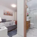Xxxl Ancora With Heated Pool Villa