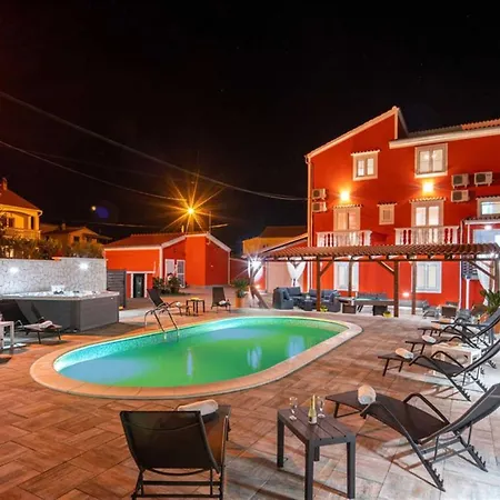 Вилла Xxxl Ancora With Heated Pool