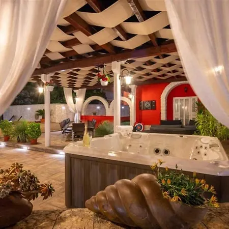 Xxxl Ancora With Heated Pool Вилла Турань