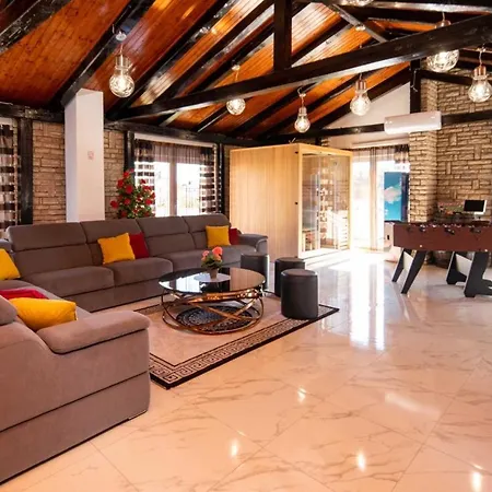 Villa Xxxl Ancora With Heated Pool Turanj