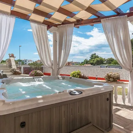 Вилла Xxxl Ancora With Heated Pool
