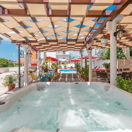 Xxxl Ancora With Heated Pool Вилла