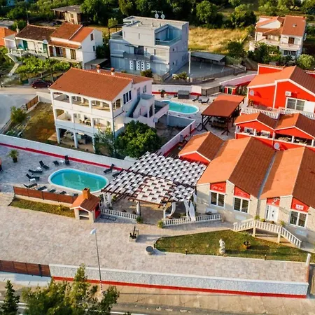 Xxxl Ancora With Heated Pool