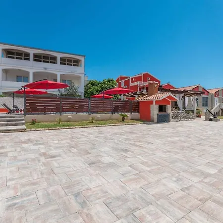 Вилла Xxxl Ancora With Heated Pool Турань