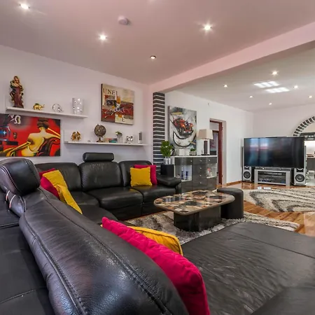 Xxxl Ancora With Heated Pool Villa