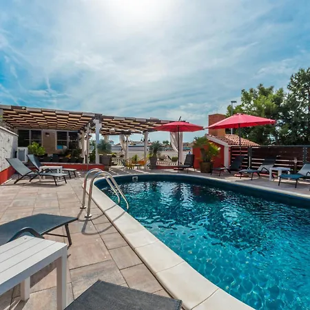 Xxxl Ancora With Heated Pool