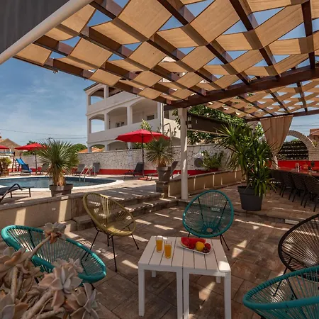 Xxxl Ancora With Heated Pool Villa Turanj