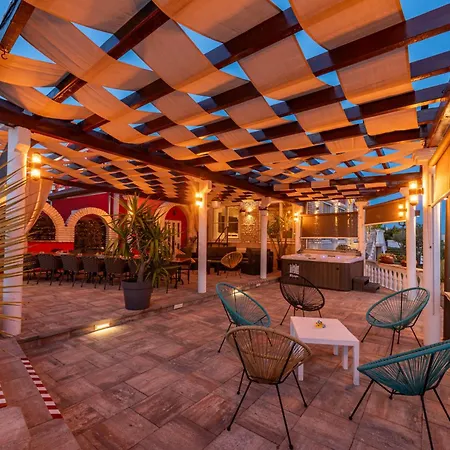 Вилла Xxxl Ancora With Heated Pool Турань