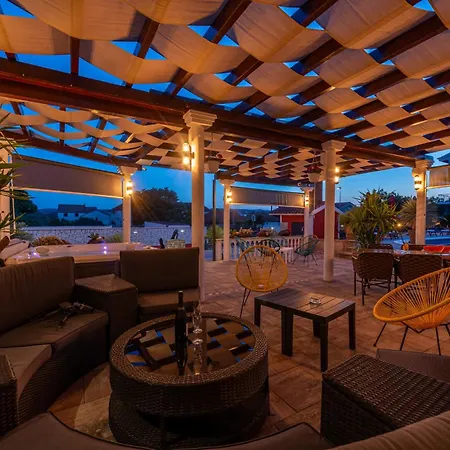 Xxxl Ancora With Heated Pool * Turanj