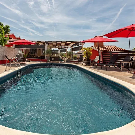 Xxxl Ancora With Heated Pool Вилла