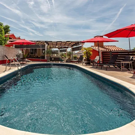 Xxxl Ancora With Heated Pool Villa