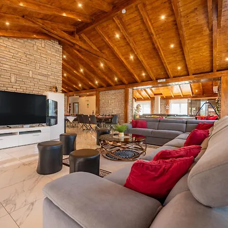 Вилла Xxxl Ancora With Heated Pool Турань