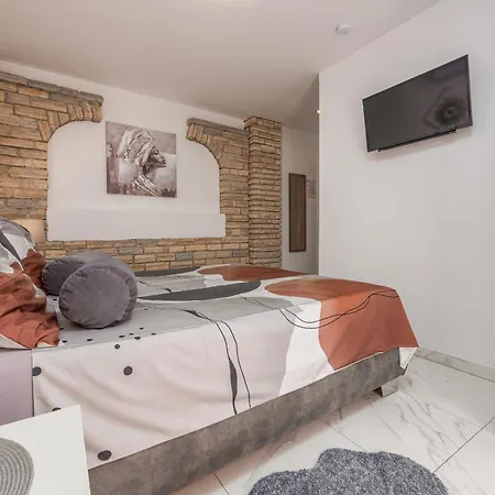 Вилла Xxxl Ancora With Heated Pool