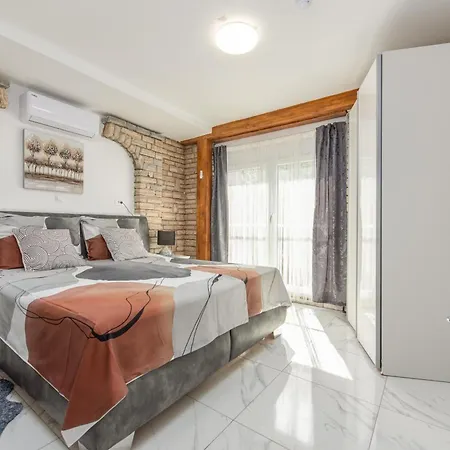 Xxxl Ancora With Heated Pool * Turanj