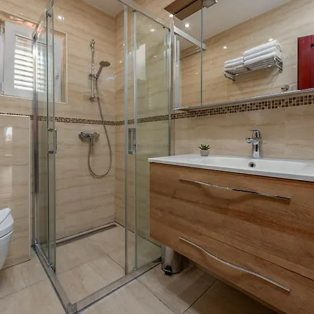 Xxxl Ancora With Heated Pool Turanj