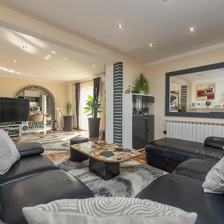 Xxxl Ancora With Heated Pool