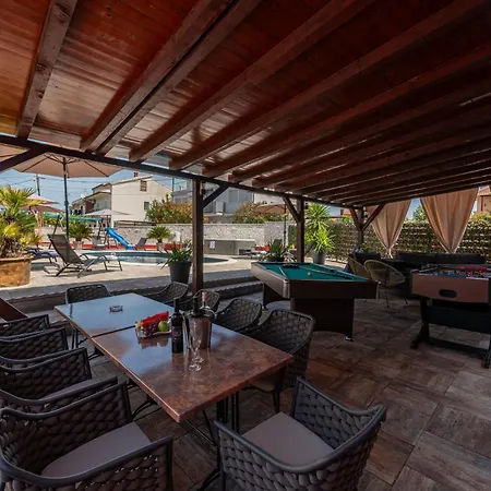 Villa Xxxl Ancora With Heated Pool Turanj