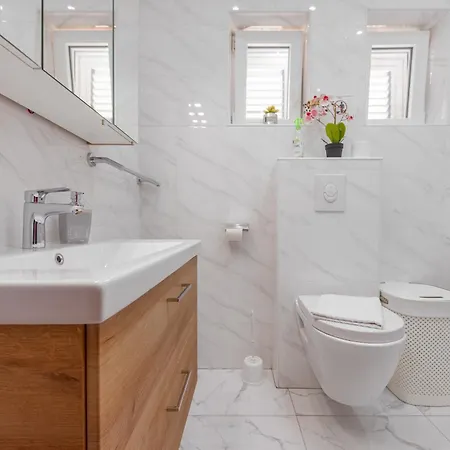 Villa Xxxl Ancora With Heated Pool Turanj