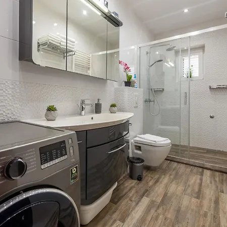 Xxxl Ancora With Heated Pool * Turanj