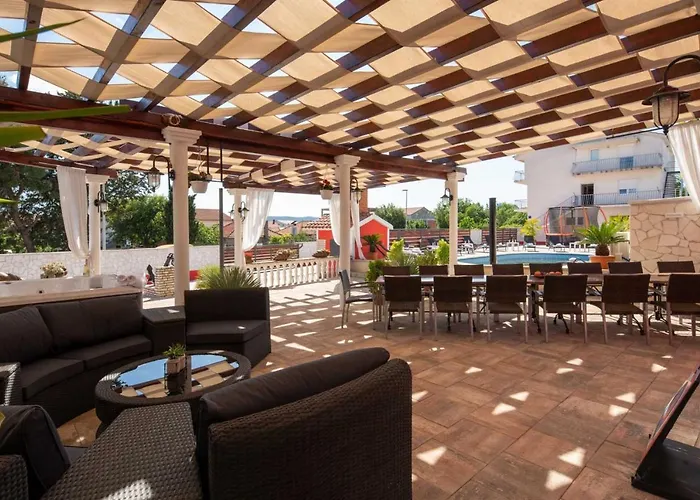 Xxxl Ancora With Heated Pool Villa